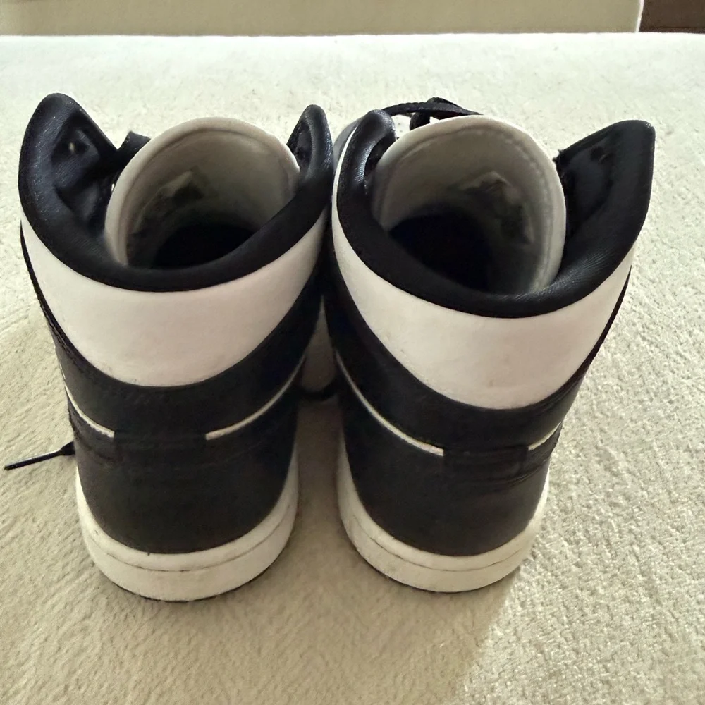 Air Jordan 1 Mid size 8 - Picture 3 of 7
